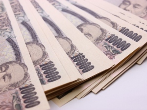 アベノミクス効果も相まって日本における富裕層が拡大、その増加率が世界一となる中で、富裕層をターゲットにしたビジネスの重要性が急激に高まっている アベノミクス効果も相まって日本における富裕層が拡大、その増加率が世界一となる中で、富裕層をターゲットにしたビジネスの重要性が急激に高まっている