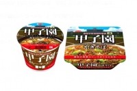 阪神甲子園球場監修 甲子園カレーラーメン/甲子園やきそば （エースコックの発表資料より）