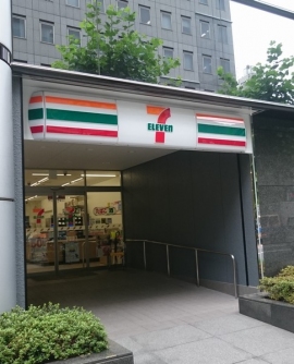 セブン銀行は、2017年7月以降、米国内のセブン‐イレブン店舗にATMを設置する。写真は、都内のセブン‐イレブン店舗。