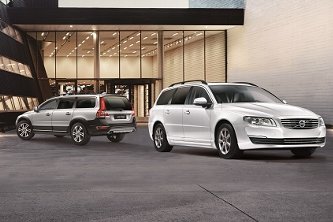 V70  Classic（右）とXC70 Classic（ボルボ・カー・ジャパンの発表資料より）