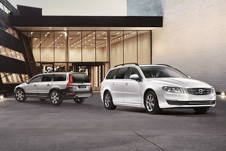 V70  Classic（右）とXC70 Classic（ボルボ・カー・ジャパンの発表資料より）