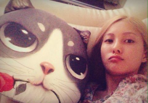 KARAのギュリが、体調不良の中撮ったオフショットを公開した。