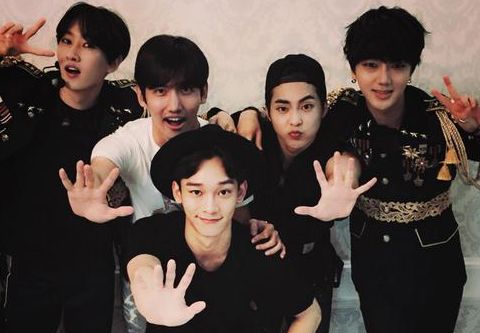 SUPER JUNIORのイェソンが、自身のツイッターにて東方神起、EXOとの微笑ましいショットを公開した。