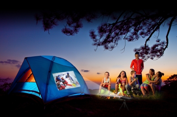 携帯性に優れているのでアウトドアでも！（キャノンマーケティングジャパン発表資料より）