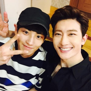 Super Junior Mチョウミ コンサート会場に駆けつけたexoチャンヨルとツーショット 財経新聞 Super Junior Mチョウミ コンサート会場に駆けつけたexoチャンヨルとツーショット 財経新聞