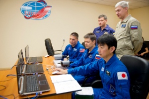 油井飛行士ら、打ち上げ準備着々 ソユーズTMA-17M宇宙船はフェアリング内に収容(Image Credit: Roskosmos) 油井飛行士ら、打ち上げ準備着々 ソユーズTMA-17M宇宙船はフェアリング内に収容(Image Credit: Roskosmos)