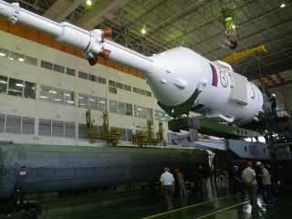 「ソユーズTMA-17M」宇宙船、ロケットと結合完了　20日に発射台へロールアウト（Image Credit: Roskosmos）