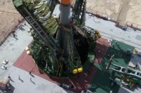 油井飛行士ら搭乗のソユーズFGロケット、大地に立つ　7月23日打ち上げ（Image Credit: Roskosmos）