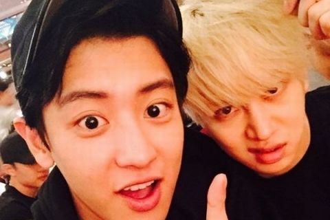 SUPER JUNIORのヒチョルが、EXOチャンヨルとの微笑ましいショットを公開した。