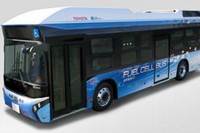 トヨタと日野は東京都で燃料電池バスの実証実験を実施する。写真は、燃料電池バスの外観（両社の発表資料より）