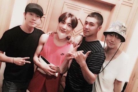 東方神起ユノ・ユンホが軍入隊の前夜をSUPER JUNIORと共に過ごした。