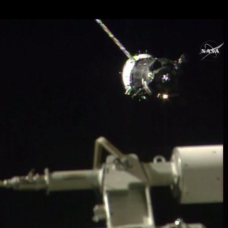 油井さんら搭乗の「ソユーズTMA-17M」宇宙船、国際宇宙ステーションに無事到着（Image Credit: NASA）