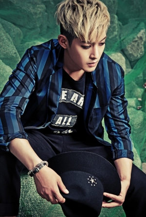 歌手で俳優のキム・ヒョンジュン(29)が元恋人のチェ氏(31)を誣告(虚偽告訴)・恐喝・名誉棄損・訴訟詐欺未遂などの容疑で刑事告訴した。