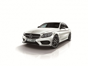 AMGが新開発した3リッターV型6気筒ツインターボBlueDIRECTエンジンを搭載するCクラス・セダン「C450 AMG 4MATIC」 AMGが新開発した3リッターV型6気筒ツインターボBlueDIRECTエンジンを搭載するCクラス・セダン「C450 AMG 4MATIC」