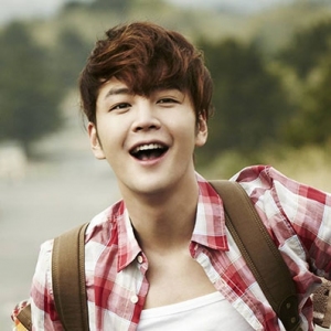 韓流スター チャン・グンソク(28)の誕生日を迎え、彼のファンクラブが今年もチャン・グンソクの姿が収められたた写真を展示する。 韓流スター チャン・グンソク(28)の誕生日を迎え、彼のファンクラブが今年もチャン・グンソクの姿が収められたた写真を展示する。