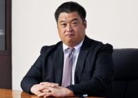 京都大学と次世代無線技術共同開発を進める京写＜６８３７＞（ＪＱ・売買単価１００株）は前週末の８０円ストップ高に続いて７２円高の６１７円と値を上げ年初来高値を大きく更新している。