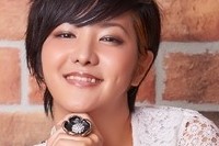 フィナーレでテーマソングを披露する歌手・希良梨（きらり）さん（多文化おもてなしフェスティバル2015実行委員会の発表資料より）