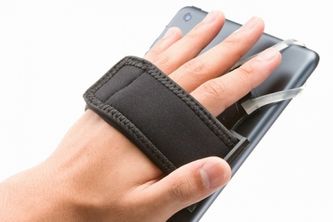 『タブレットハンドルホルダー（スタンド機能・iPad Air 2/iPad mini 3対応） 200-TABA001』（サンワプライ発表資料より）