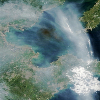 中国・天津の爆発事故、NASAなどの人工衛星が観測（Image Credit: NASA）