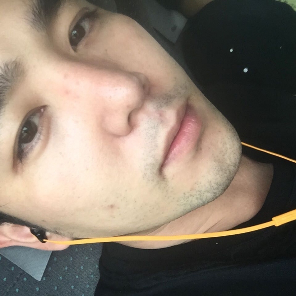 SUPER JUNIORのカンインが、セルフショットが上手く撮れない悩みをSNSにて告白した。