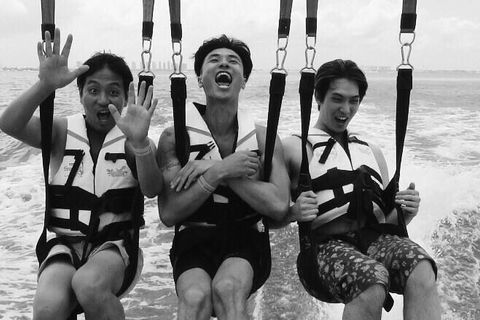 CNBLUEのイ・ジョンヒョンが、メキシコでパラセーリングを楽しむ様子を公開した。