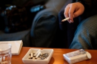 ネオファースト生命保険の調査によると、喫煙者の同居家族は、配偶者では87%、子供では85%の割合で「禁煙して欲しい」と考えていることが分かった。