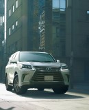 レクサスSUVラインアップのフラッグシップモデル「LX570」(写真提供:トヨタ自動車) レクサスSUVラインアップのフラッグシップモデル「LX570」(写真提供:トヨタ自動車)