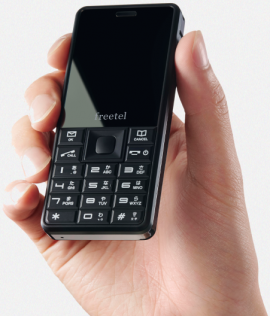 74gの超軽量手のひらサイズの「Simple」(プラスワン・マーケティングの発表資料より) 74gの超軽量手のひらサイズの「Simple」(プラスワン・マーケティングの発表資料より)