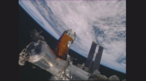 「こうのとり」5号機、国際宇宙ステーションとの結合完了（Image Credit: JAXA/NASA）