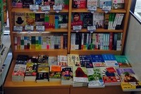 書籍専用商品棚の設置イメージ（幅60cm、高120cmの棚を2本設置）（ローソンの資料より）