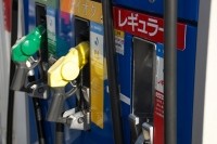 石油情報センターが26日、24日時点での石油価格調査を発表。それによれば、レギュラーガソリン1リットルあたりの全国平均小売価格は136円70銭であり、前回調査の17日時点よりも1円50銭安かった
