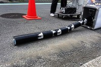 ワーム型機構を搭載した災害調査ロボットの外観（写真提供：タウ技研）