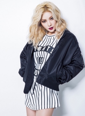 韓国カジュアル衣料ブランドCLRIDE.n(クライド・エヌ)が今年の秋、4Minuteのキム・ヒョナとともに“プリティー・ラップスター”のグラビアを公開し、注目を集めている。