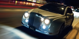 光岡自動車がフルモデルチェンジして4日に発売するフラッグシップセダン「Galue」（写真提供：光岡自動車）