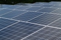 太陽光やソーラー発電など、電力事業に参入する法人が増えている。東京商工リサーチが、14年に全国で新しく設立された法人11万9552社の業種を調べたところ、「電力事業者」は前年比1.8倍増の3283社にのぼった