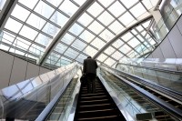 30～50代サラリーマンのお小遣い平均は31,091円(ランチ代含む)であり、2人に1人の夫が不満を抱いていることがビザ・ワールドワイドの調査で明らかとなった。