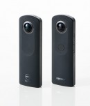全天球イメージをワンショットで撮影できる画像インプットデバイス「RICOH THETA S」（LED点灯時）（写真：リコー発表資料より）