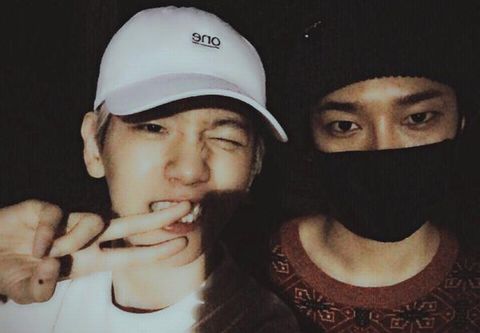 SUPER JUNIORのイェソンがEXOのベクヒョンと撮ったツーショットを公開し、注目を集めている。