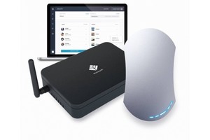 「Akerun」（手前右）、「Akerun Remote」（同左）(フォトシンス発表資料より）