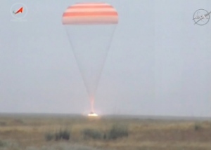 「ソユーズTMA-16」宇宙船、地球に帰還(Image Credit: NASA/Roskosmos) 「ソユーズTMA-16」宇宙船、地球に帰還(Image Credit: NASA/Roskosmos)