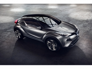 「第66回フランクフルト国際モーターショー」プレスデーにおいて、トヨタはコンパクトクロスオーバー「TOYOTA C-HR Concept」を発表した。写真では分かりにくいがリアドアを備えた5ドア仕様だ 「第66回フランクフルト国際モーターショー」プレスデーにおいて、トヨタはコンパクトクロスオーバー「TOYOTA C-HR Concept」を発表した。写真では分かりにくいがリアドアを備えた5ドア仕様だ