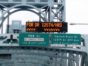 米国の配車サービス企業「リフト」と中国の同業「滴滴快的」は9月16日、提携契約を結んだと発表した。滴滴快的は、リフトに1億ドルを出資し関係を強める。 米国の配車サービス企業「リフト」と中国の同業「滴滴快的」は9月16日、提携契約を結んだと発表した。滴滴快的は、リフトに1億ドルを出資し関係を強める。