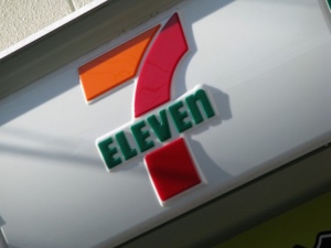 イトーヨーカ堂を運営するセブン&アイ・ホールディングスは、今後5年で40店舗の閉鎖を検討すると発表した。「過去のチェーンストア理論の否定」と同社が明言する、その理由とは何なのか。