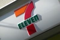 イトーヨーカ堂を運営するセブン&アイ・ホールディングスは、今後5年で40店舗の閉鎖を検討すると発表した。「過去のチェーンストア理論の否定」と同社が明言する、その理由とは何なのか。