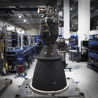 スペースX社、「改良型ファルコン9」ロケット用の第1段エンジンを公開（Image Credit: SpaceX）