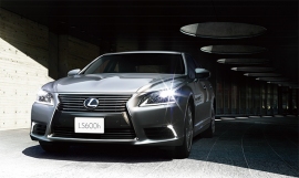 LS600h “version L”<オプション装着車> (トヨタ自動車の発表資料より) LS600h “version L”<オプション装着車> (トヨタ自動車の発表資料より)