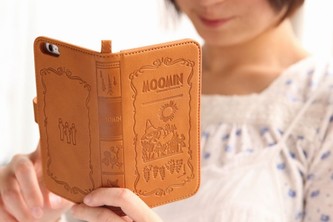 洋書風デザインが大人っぽい（Hamee発表資料より）