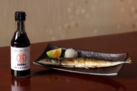『焼さんま専用醤油』(YK STORES発表資料より) 『焼さんま専用醤油』(YK STORES発表資料より)