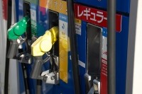 ここのところ何かと話題にのぼる「中国経済の先行きへの懸念」から、原油価格が下落しレギュラーガソリンの価格が3週連続で値下がりとなった。