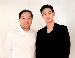 キム・スヒョンの所属事務所キーイーストは12日、中国アリババグループ系映画会社アリババ・ピクチャーズがキム・スヒョン主演映画『リアル』に出資し中国での配給契約を結んだことを明らかにした。写真提供:キーイースト キム・スヒョンの所属事務所キーイーストは12日、中国アリババグループ系映画会社アリババ・ピクチャーズがキム・スヒョン主演映画『リアル』に出資し中国での配給契約を結んだことを明らかにした。写真提供:キーイースト